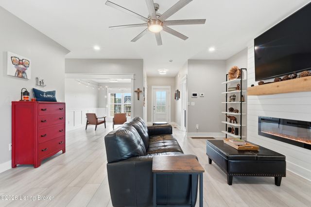 12614 Valley Pine Dr, Louisville, KY 40299
