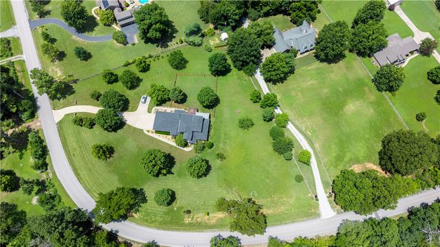 408 S Wyman Road, Fayetteville, AR 72701