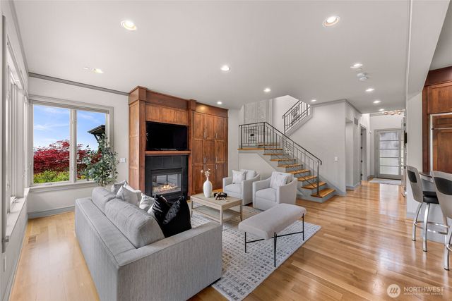 8451 SE 44th Street, Mercer Island, WA 98040