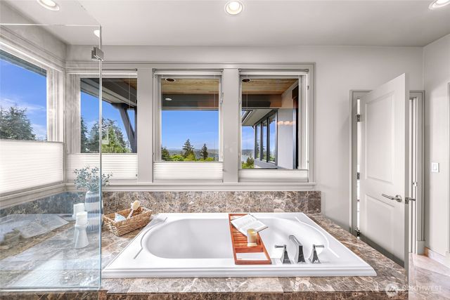 8451 SE 44th Street, Mercer Island, WA 98040