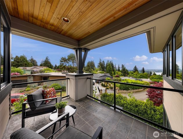 8451 SE 44th Street, Mercer Island, WA 98040