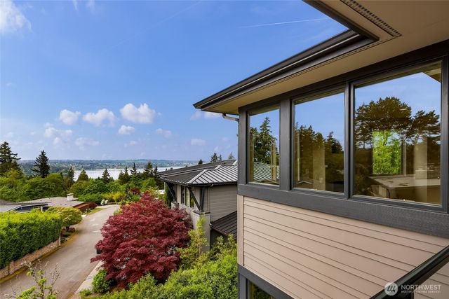8451 SE 44th Street, Mercer Island, WA 98040