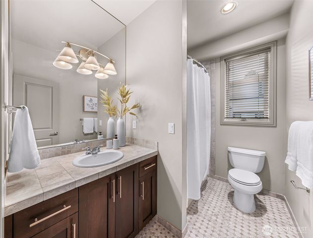 8451 SE 44th Street, Mercer Island, WA 98040