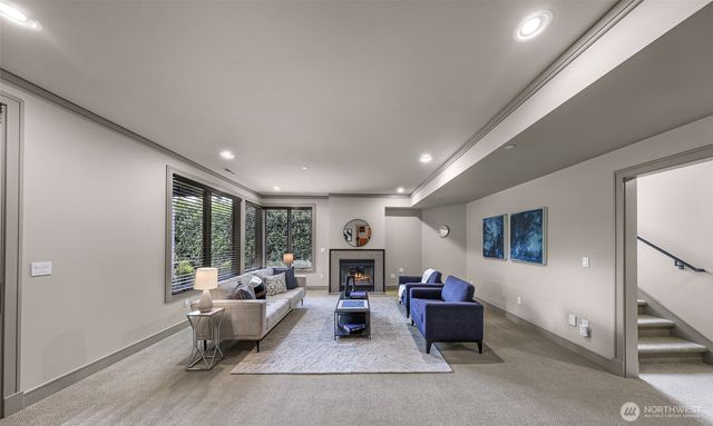8451 SE 44th Street, Mercer Island, WA 98040