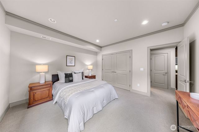 8451 SE 44th Street, Mercer Island, WA 98040