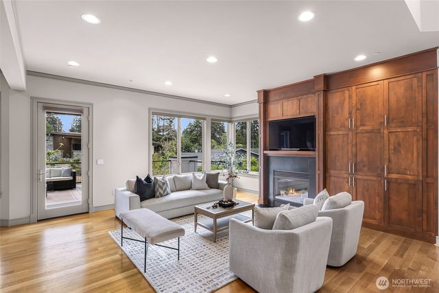 8451 SE 44th Street, Mercer Island, WA 98040