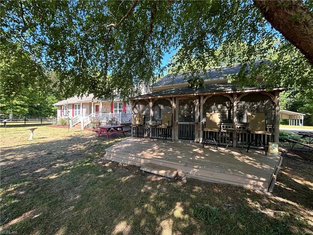420 Point Anne DR, Hartfield, VA 23071