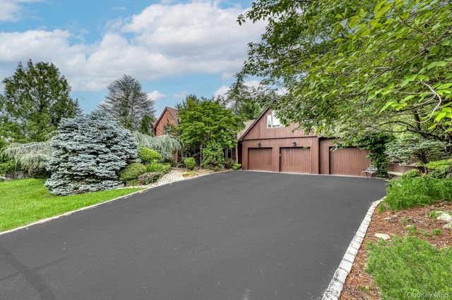 17 Snowdrop Drive, New City, NY 10956