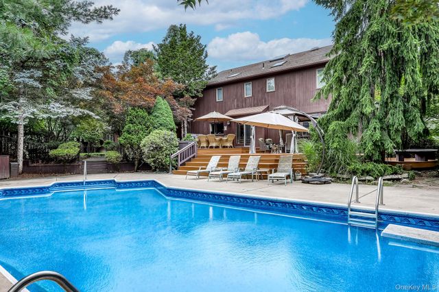 17 Snowdrop Drive, New City, NY 10956