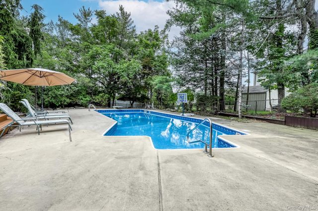 17 Snowdrop Drive, New City, NY 10956