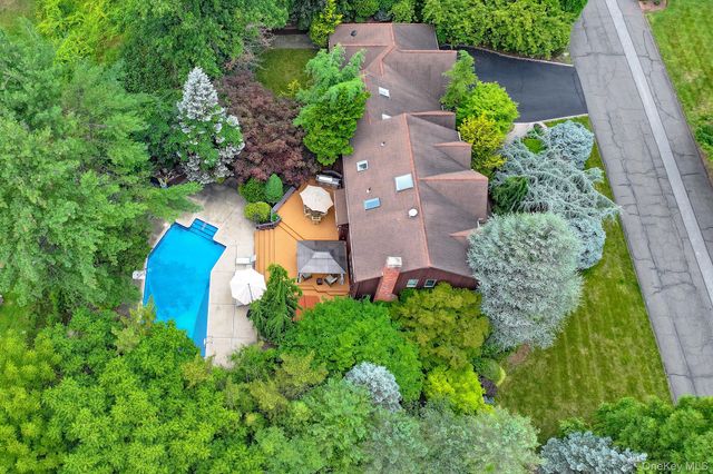 17 Snowdrop Drive, New City, NY 10956