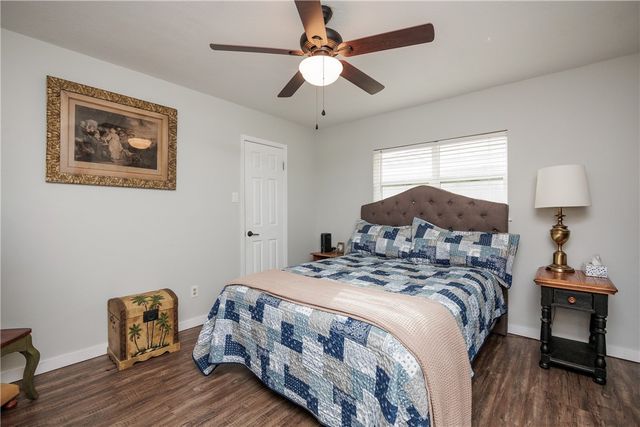 542 Vega Dr, Corpus Christi, TX 78418