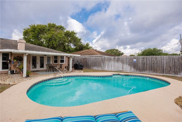 542 Vega Dr, Corpus Christi, TX 78418