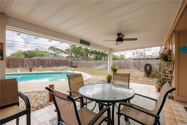 542 Vega Dr, Corpus Christi, TX 78418