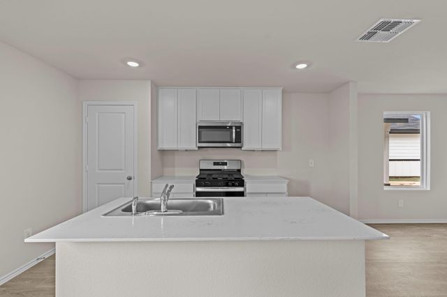 142 SURREY OAKS, Maxwell, TX 78656