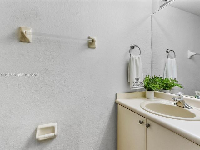 7377 NW 174th Ter 105, Hialeah, FL 33015