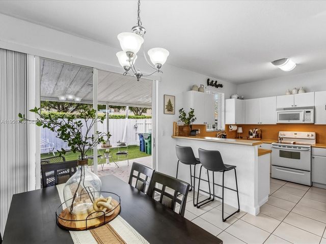 7377 NW 174th Ter 105, Hialeah, FL 33015