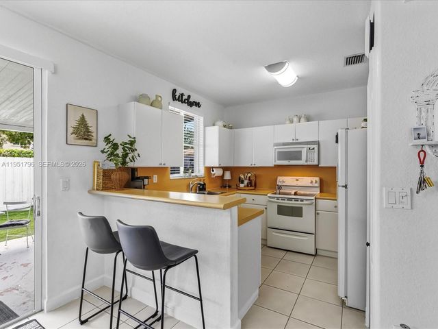 7377 NW 174th Ter 105, Hialeah, FL 33015