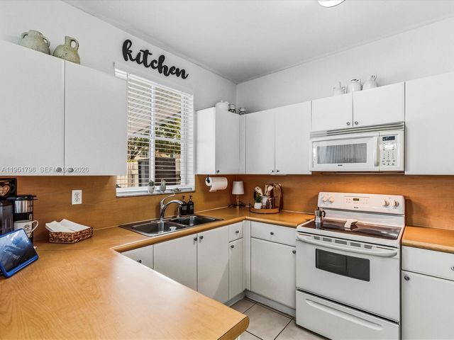 7377 NW 174th Ter 105, Hialeah, FL 33015