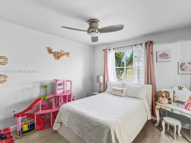 7377 NW 174th Ter 105, Hialeah, FL 33015