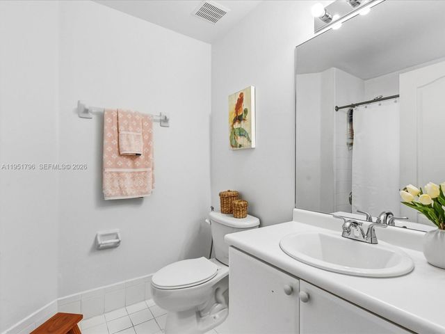 7377 NW 174th Ter 105, Hialeah, FL 33015