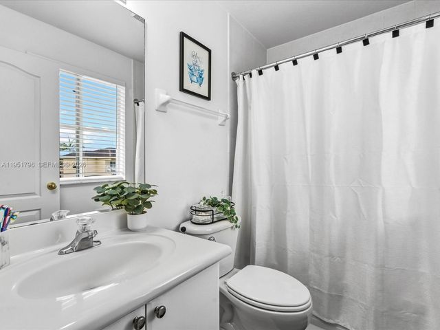 7377 NW 174th Ter 105, Hialeah, FL 33015