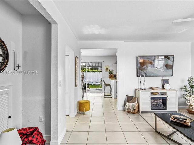 7377 NW 174th Ter 105, Hialeah, FL 33015