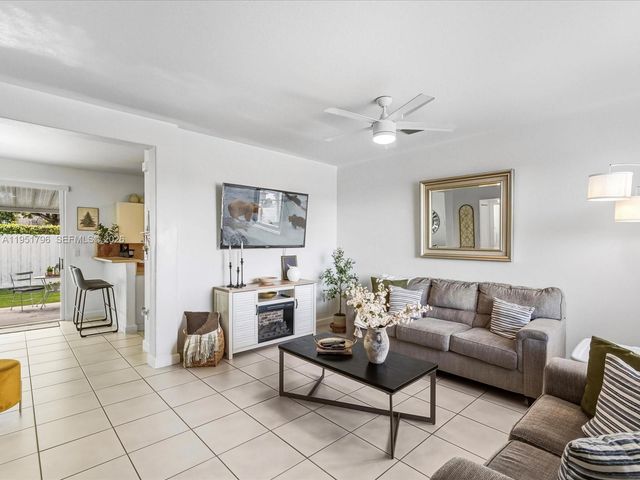 7377 NW 174th Ter 105, Hialeah, FL 33015