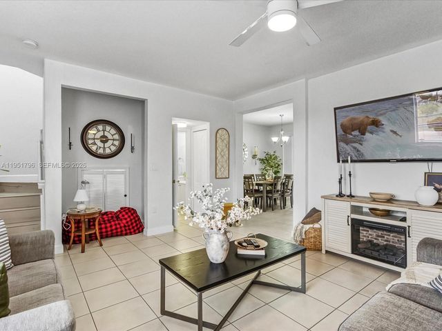 7377 NW 174th Ter 105, Hialeah, FL 33015