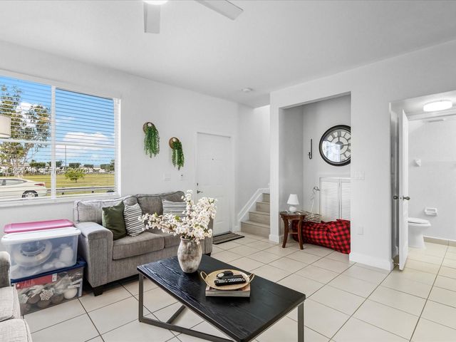 7377 NW 174th Ter 105, Hialeah, FL 33015