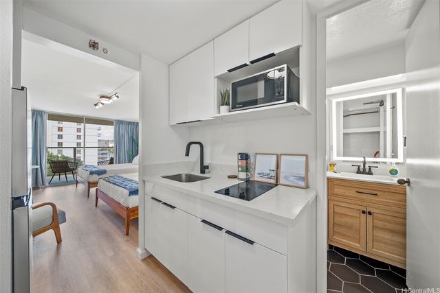 445 Seaside Avenue 708, Honolulu, HI 96815