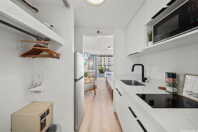 445 Seaside Avenue 708, Honolulu, HI 96815
