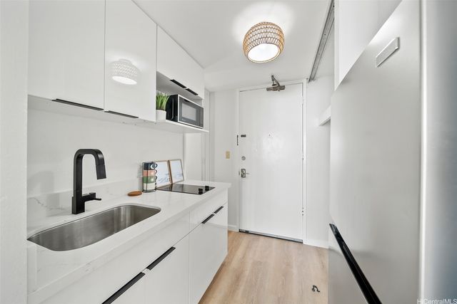 445 Seaside Avenue 708, Honolulu, HI 96815