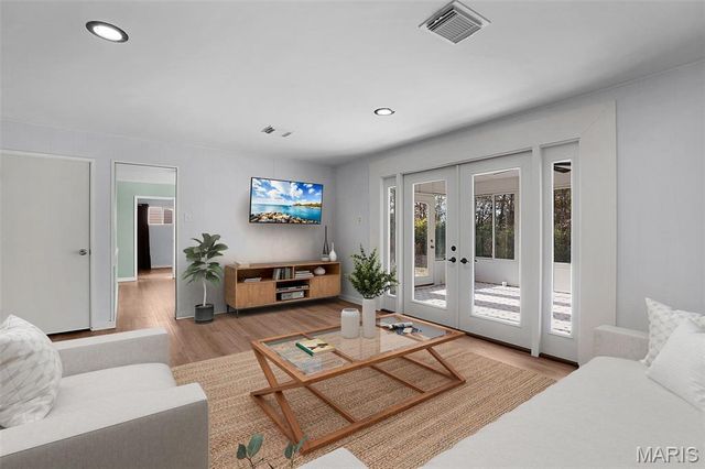 1019 Orchard Lakes Drive, Creve Coeur, MO 63146