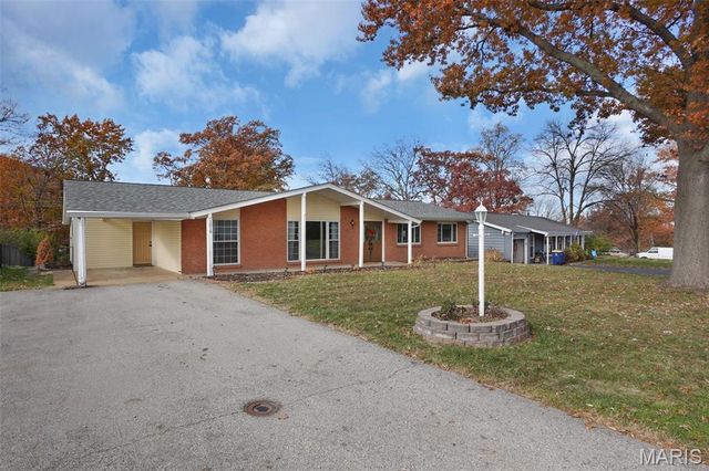 1019 Orchard Lakes Drive, Creve Coeur, MO 63146