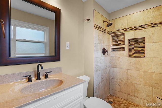 1019 Orchard Lakes Drive, Creve Coeur, MO 63146