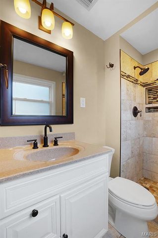 1019 Orchard Lakes Drive, Creve Coeur, MO 63146