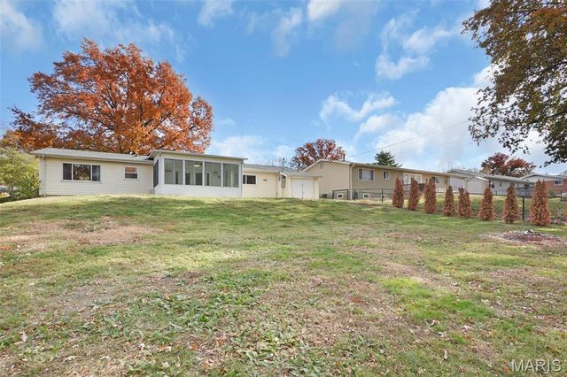 1019 Orchard Lakes Drive, Creve Coeur, MO 63146