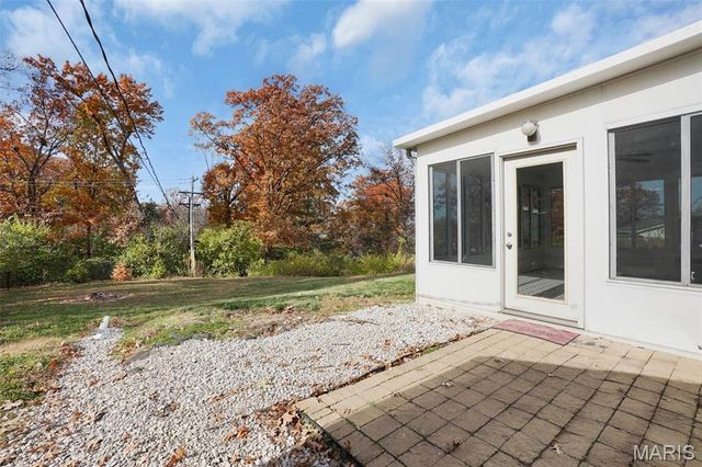 1019 Orchard Lakes Drive, Creve Coeur, MO 63146