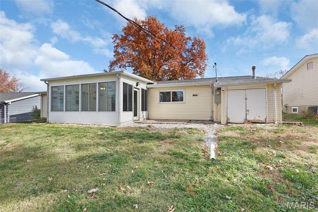 1019 Orchard Lakes Drive, Creve Coeur, MO 63146