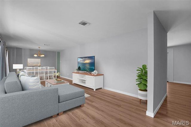 1019 Orchard Lakes Drive, Creve Coeur, MO 63146