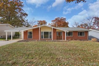 1019 Orchard Lakes Drive, Creve Coeur, MO 63146