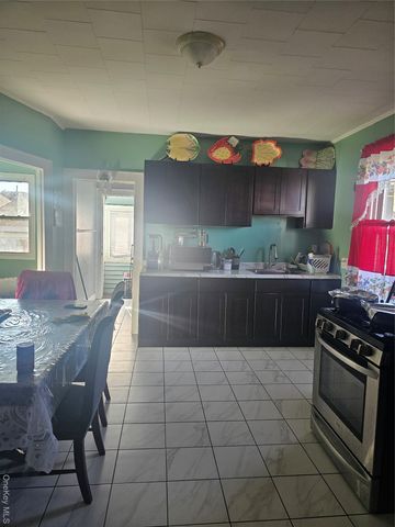 45 Bayswater Boulevard, Inwood, NY 11096