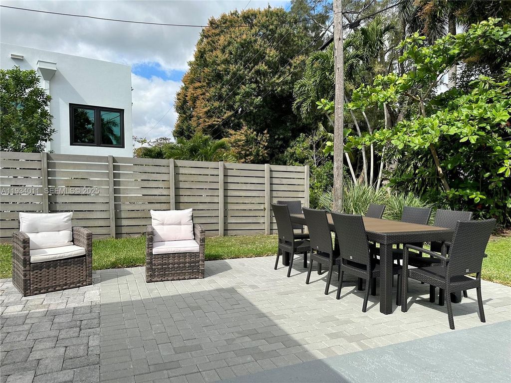 Image 13 of property listing at 513 NW 30th St, Wilton Manors, FL 33311