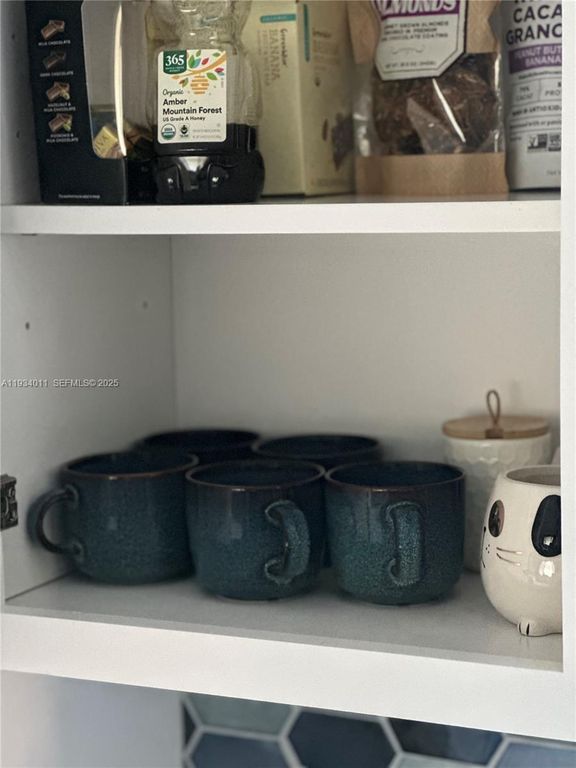 Image 20 of property listing at 513 NW 30th St, Wilton Manors, FL 33311