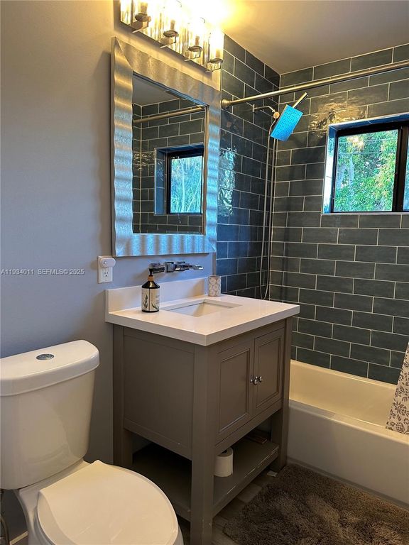 Image 33 of property listing at 513 NW 30th St, Wilton Manors, FL 33311