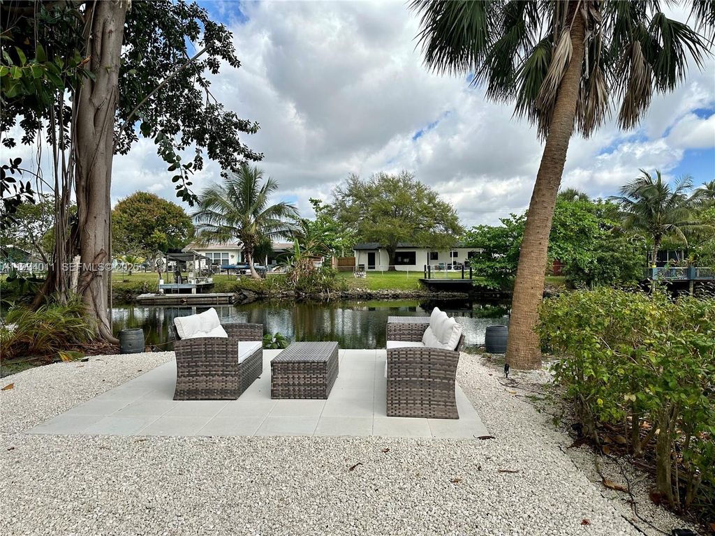 Image 7 of property listing at 513 NW 30th St, Wilton Manors, FL 33311