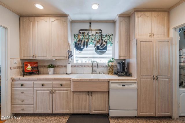 5835 Beck Avenue, North Hollywood, CA 91601