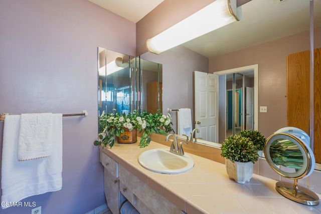 5835 Beck Avenue, North Hollywood, CA 91601