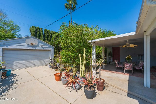 5835 Beck Avenue, North Hollywood, CA 91601